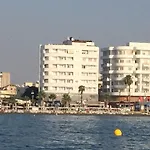 Alex 51 ラルナカ